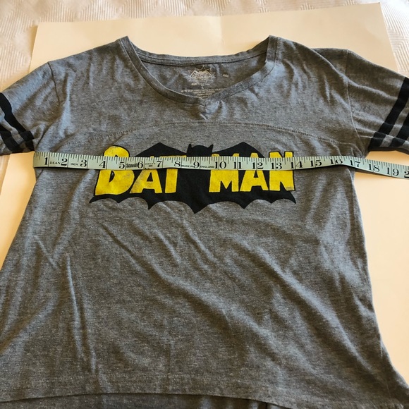 BatMan 🦇 Hi-Lo T-shirt with Retro Logo - Picture 4 of 6